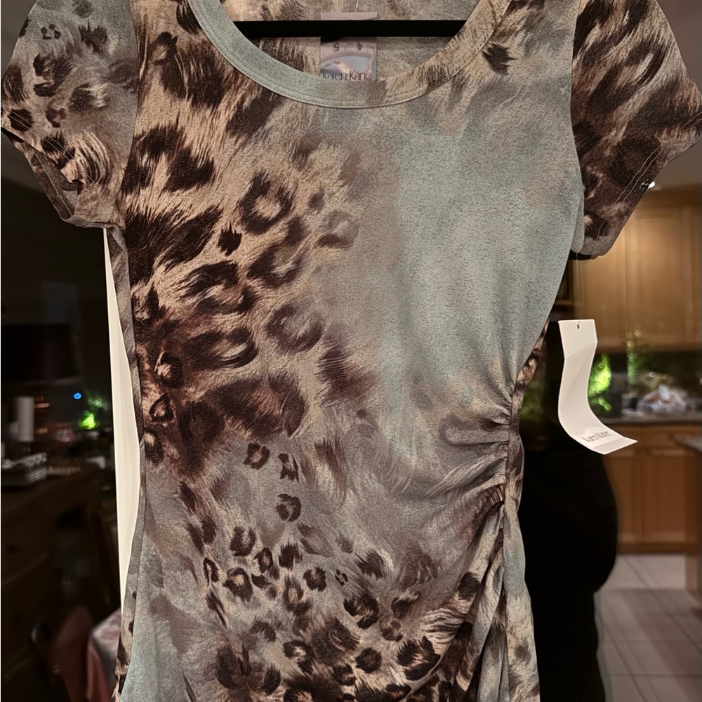 Karen Kane Stylish Leopard Print Top Size Small $20-NEW